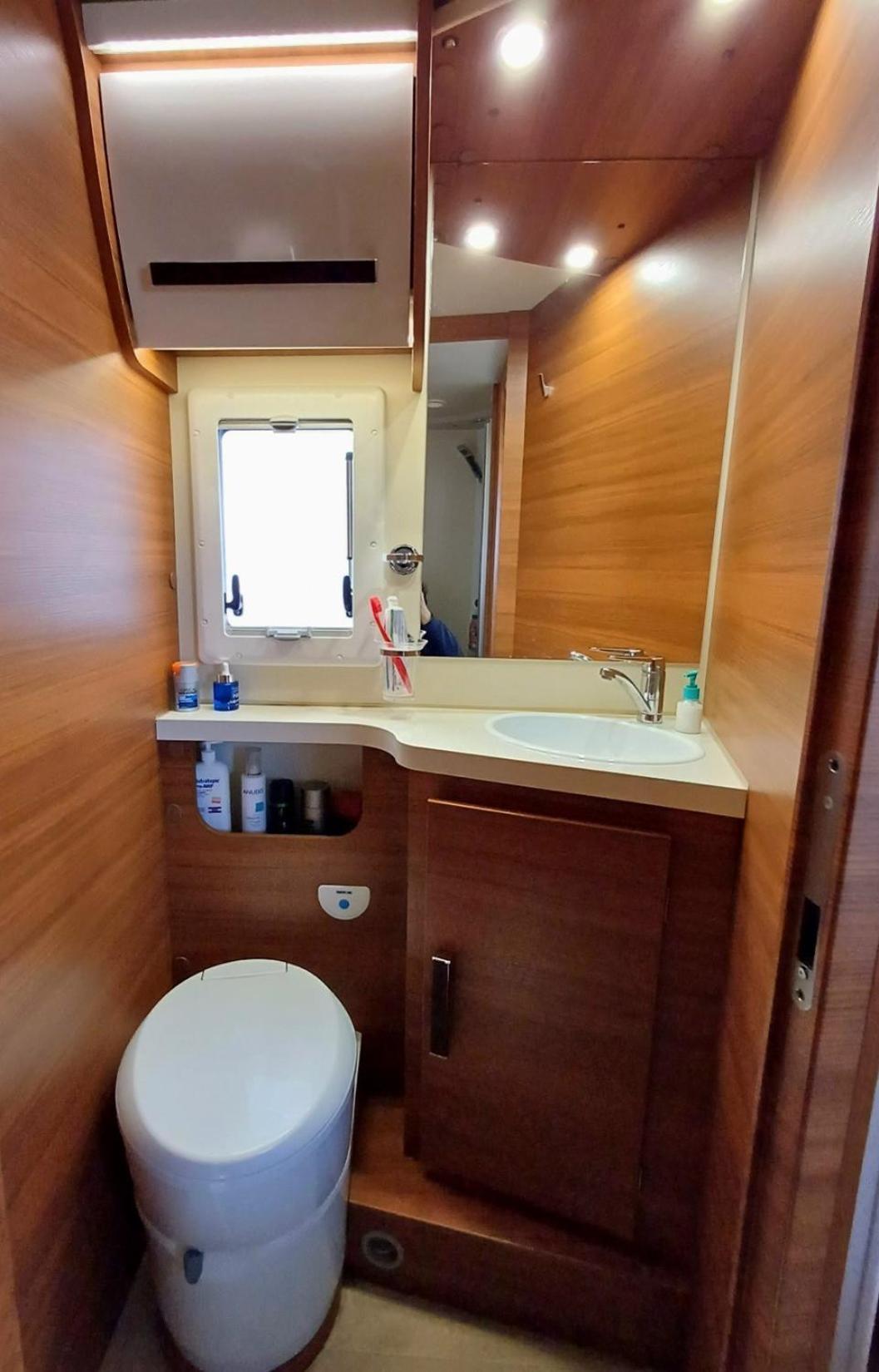 Autocaravana De Lujo Elnagh Camping